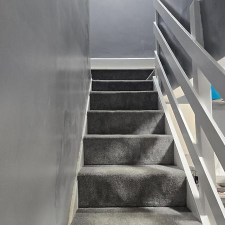 Manchester - House - Sleeps 6 - Parking - Garden Экстерьер фото